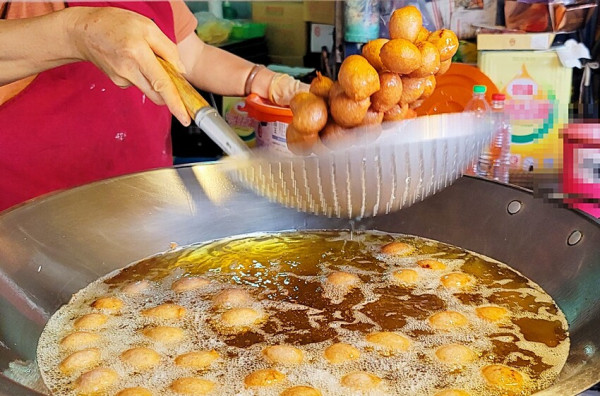 內新黃昏市場美食║古早味山藥紅薯，你喜歡餅還是丸呢？？