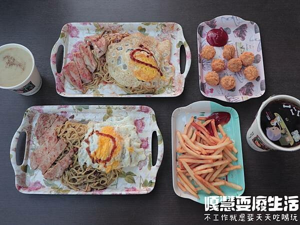 台中美食丨北屯丨尚省鐵板麵，蘑菇鐵板麵65元＋雞腿排35元，早午餐宵夜一次滿足