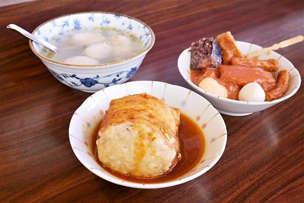 淡水美食-四十五年老店淡水魚丸，阿給、甜不辣、魚丸湯銅板價美食，淡水老街美食，近淡水捷運站