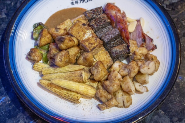 金門宵夜 俊輝碳烤｜金城宵夜好處去，各類串燒、廣東粥，戰地蛋餅必點兩份！！