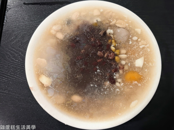 【新竹食記】艾塔甜品 - 新竹車站附近的大份量豆花