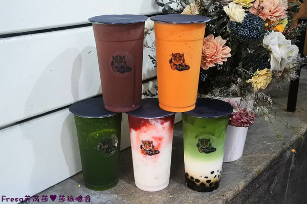 台南飲料【虎同飲伴】免飛泰國最道地泰國茶飲/泰國奶茶.繽紛顏色太吸睛看了透心涼│台南店│中西區美食