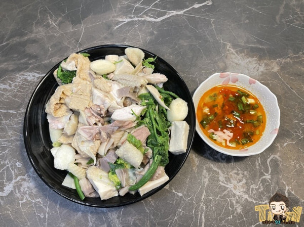 年邁爺奶擺攤做生意兼顧孫子超有愛！