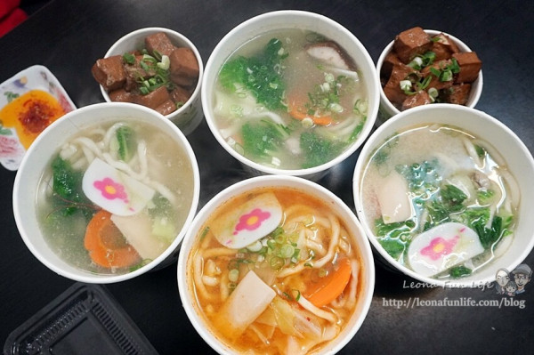 台中西區小吃美食推薦|七福烏龍麵-巷弄中的平價烏龍麵，料多湯頭好，小菜味道都不錯|台中教育大學美食