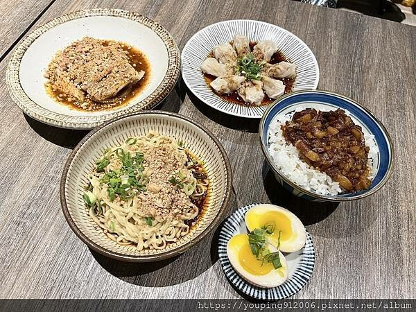 新北永和區｜宋朝 麻辣滷肉飯專賣店，隱身在市場旁的夜間小吃，賣完會提早打烊，太晚來吃要碰運氣(附菜單)