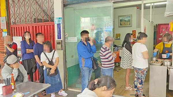 【新店美食】客家米粉｜中午用餐時間大排長龍的超人氣小吃店