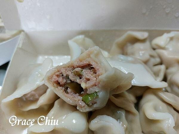 紅姊水餃～意想不到的香菜皮蛋水餃＆美味的剝皮辣椒水餃