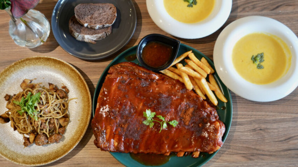[宜蘭] 豬露食事義式餐廳｜宜蘭人推薦的在地美食，高CP值義式料理！超浮誇豬肋排必吃！