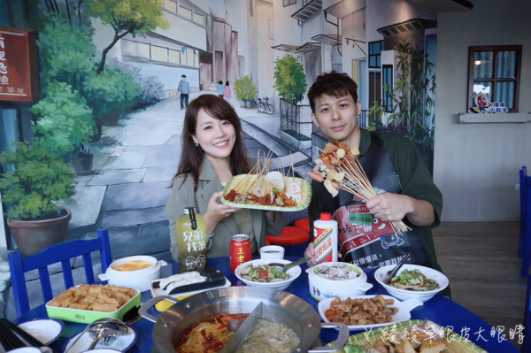 新竹火鍋推薦馬路邊邊串串香！主打懷舊復古風格、四川成都知名麻辣串串香火鍋品牌在新竹插旗