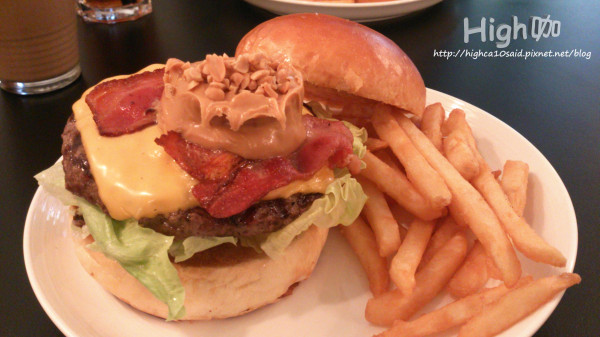 [食記] 台北信義．Awesome Burger 澳森漢堡，狂滴汁漢堡兒