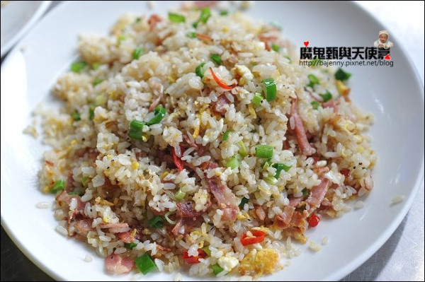 《高雄排隊美食》高雄85大樓君鴻國際酒店旁~一定要電話預約的喬品賣炒飯！