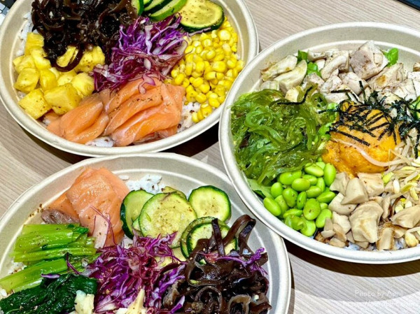 中國醫附近新開的彩碗-五義店，生意超好要排隊！