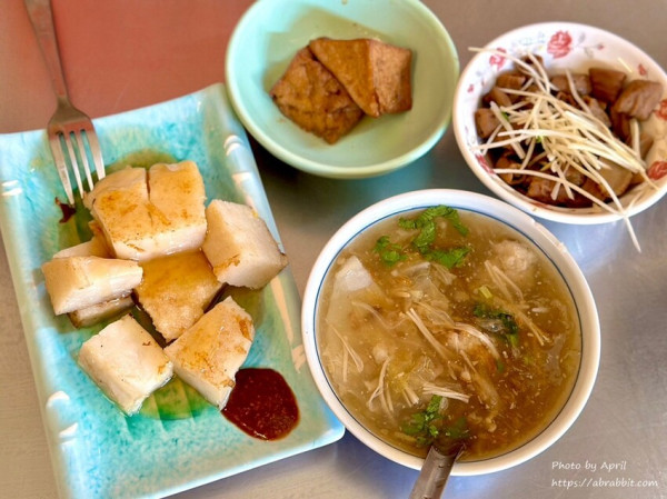 台中市北區阿彬古早味菜頭粿、肉羹-低調到不行，在地人激推的菜頭粿和肉羹