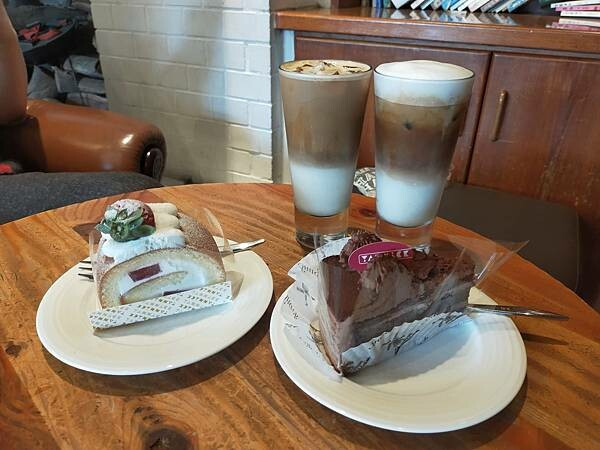 台北陽明山亞尼克夢想村~幸福的甜蜜蛋糕屋~陽明山花鐘賞櫻花~