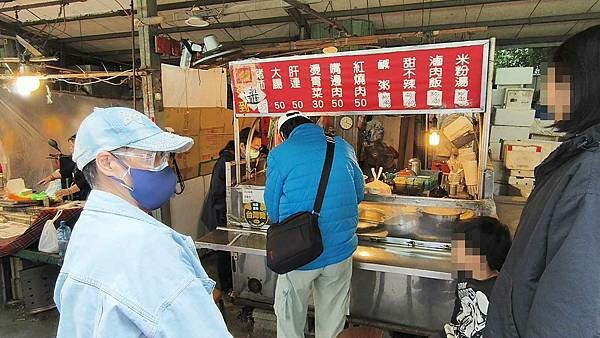 新北市中和區莊敬路市場米粉湯｜市場裡的簡單米粉湯，味道不錯哦