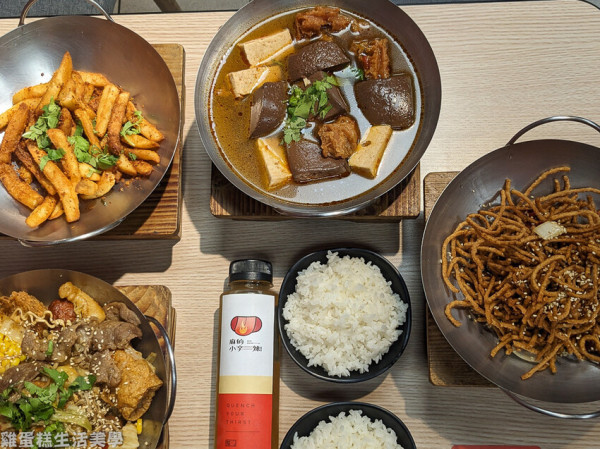 【新竹食記】麻的 小辛辣｜麻辣干鍋(新竹光復店) - 主打正宗巴蜀風味，干鍋妖椒辣妹冬天吃超過癮