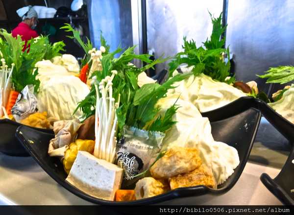 『魔王食記』高雄前金 檸檬香茅火鍋專賣店-中華旗艦店 來感受一下獨特香茅香氣的魅力吧～醬料真的好重要之一定要來吃『文末有詳細店家資料』