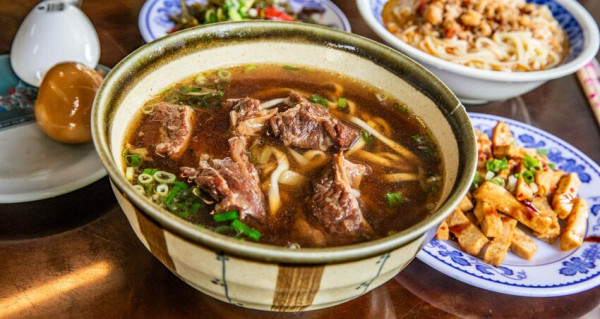 宜蘭縣宜蘭市品客牛肉麵｜網路幾乎無資料！湯鮮肉大塊還很便宜，藏身住宅區低調牛肉麵