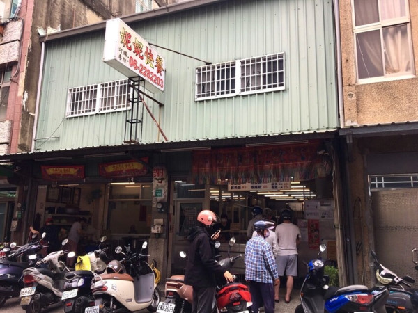 台南市中西區妮妮快餐:台南正興街超人氣鐵皮屋便當店|台南中西區便當店推薦