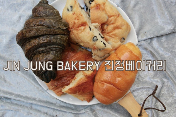 台南市東區吃。台南市｜東區。「JIN JUNG BAKERY 진정베이커리」新店報報!!!!!韓國歐巴所開設韓式手作麵包，擁有日本