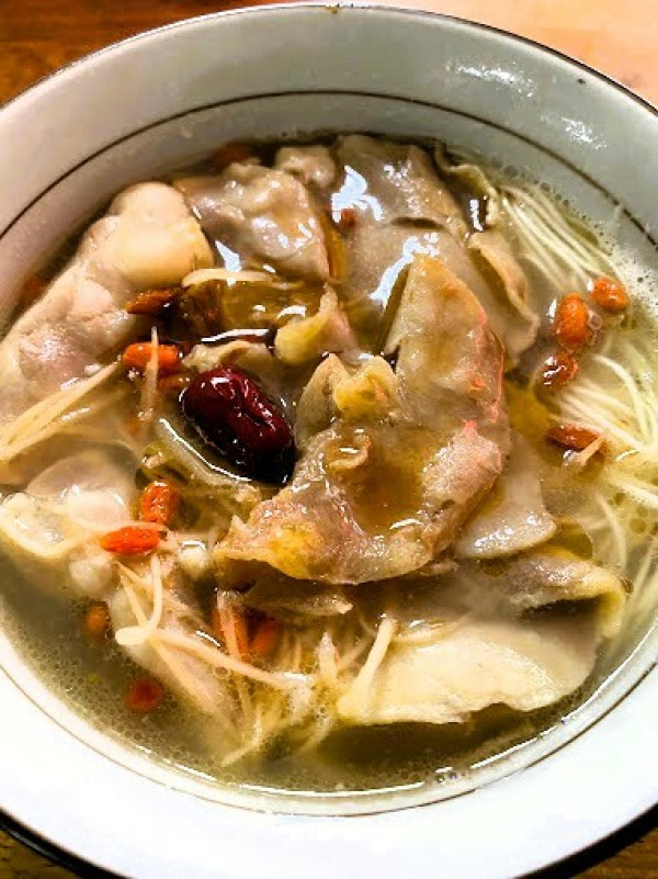 [台北小吃]內湖區文德站「民生小吃」不起眼的麵店卻有著簡單的好滋味/辣椒好多種試辣者的愛/小菜好吃/附菜單