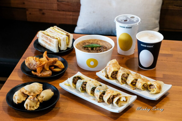【台中北區】Soori Eggs五權店│工業風質感早午餐，超酥厚蛋餅、吐司、漢堡，還有懷念古早味大腸麵線。近中國醫商圈 - 貪吃猴的幻想