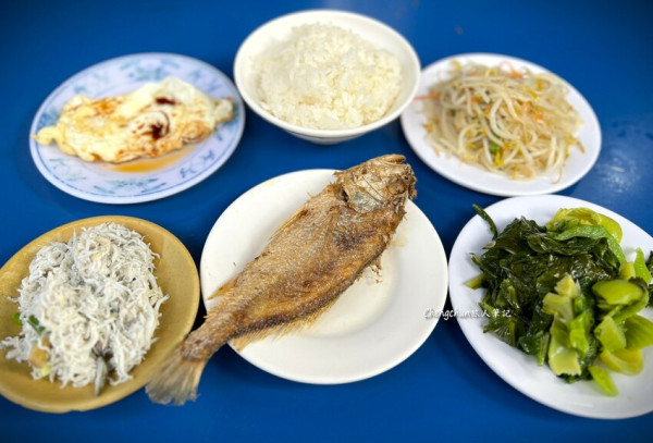 基隆中正區【小薇小吃】在地人的早午餐，簡單、實惠。