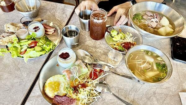宜蘭新越式餐廳【LUMA CAFE】吃越南菜也可以很文青/精緻擺盤享受儀式感滿滿早午餐/法式建築充滿異國風/當月壽星生日送蛋糕/宜蘭有質感網美咖啡應