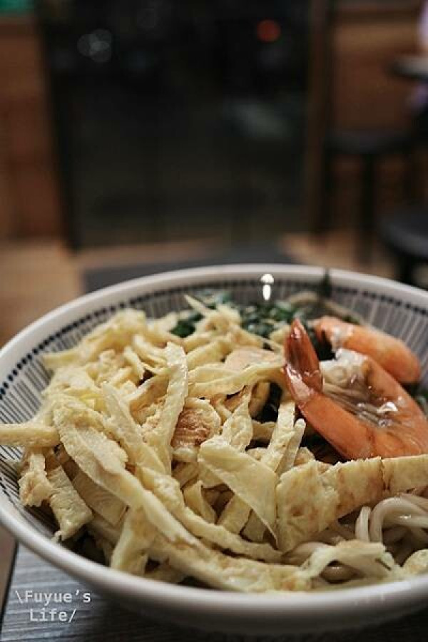 |台北中山大直‧小吃| 大中小碗均一價《兄弟麵館》特色麵館.捷運大直站