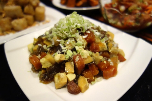 華國飯店長虹酒吧深夜食堂熱炒-在五星級飯店裡吃美味熱炒，還有專業琴師伴奏歡唱，氣氛High爆