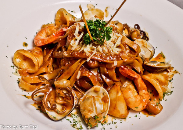 好食材，好工夫的義大利料理!! 華國大飯店長虹酒吧都會廚男新菜上陣!!