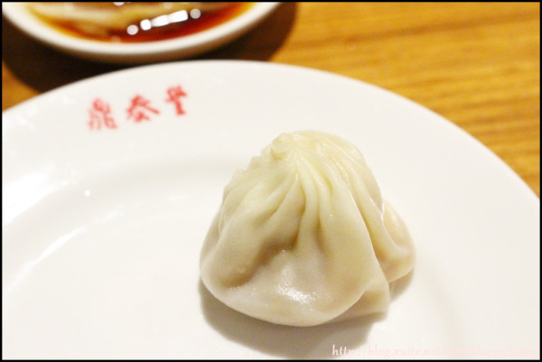 [ 世貿站美食 ] 鼎泰豐～跟著長輩吃好料！鼎泰豐不只小籠包，炒飯、煎餃、牛肉湯都精彩