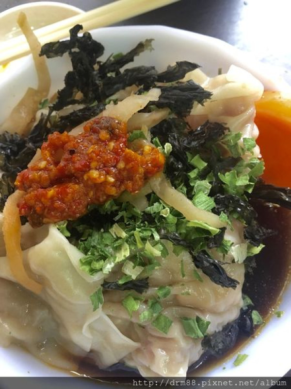 楊記大餛飩＊東區統領旁＊東區排隊巷弄美食＊超超大的餛飩，跟手掌一樣大＊