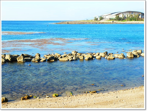 - 我在墾丁天氣晴。不可思議的湛藍後灣