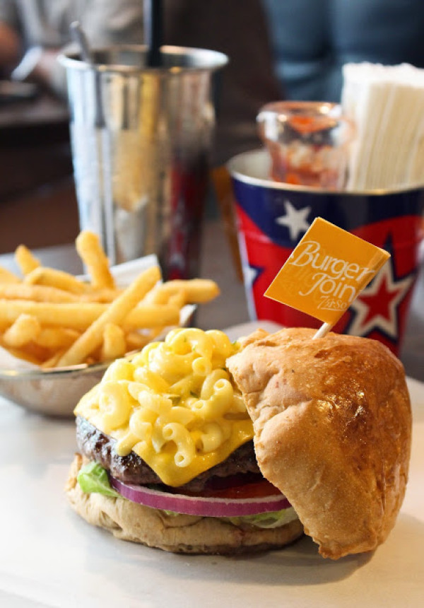 口碑文~有看過通心麵和漢堡的組合嗎?Burger Joint 7分So 漢堡 早午餐專賣(華美店)~