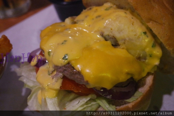 [台中  Burger joint 7分So (華美店) ] 可以吃很飽的美式漢堡 早午餐專賣店