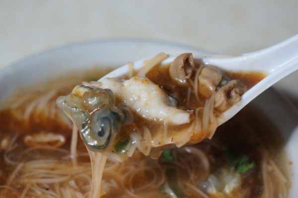 台北士林夜市美食-好吃的老店"阿亮麵線"