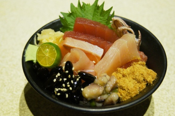 板橋美食推薦-新鮮直送平價日式料理附兒童遊戲區喔＂長奇日本料理＂