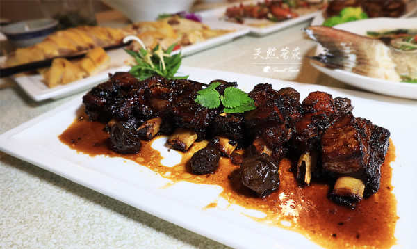 【食記．汐止區】天然茶莊 - 以茶入菜 / 台灣滷肉飯節優選店家 / 合菜推薦 / 戶外庭園 / 汐止餐廳推薦