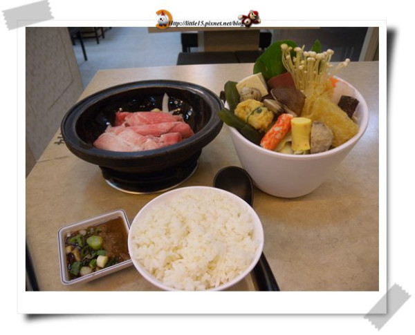 兩披索個人靚鍋(土城店)  一個人也能吃石頭火鍋