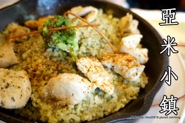 【新北三重】亞米小鎮(三重店)－點主餐即是套餐喔，店內裝潢溫馨可愛