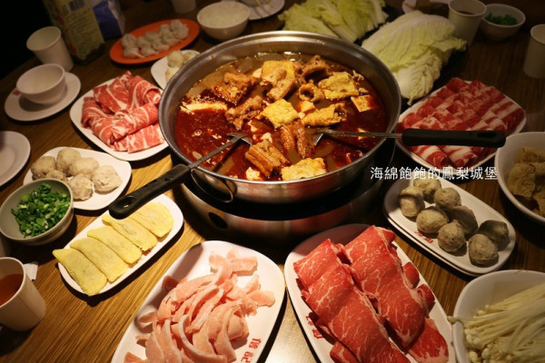 台北必吃麻辣鍋『詹記麻辣火鍋(新莊總店)』鴨血豆腐，菜單價位，消費方式，外帶鍋底，線上訂位，免費無線上網(捷運新莊站)