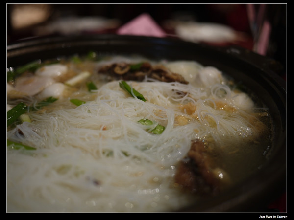 [海霸王]低價的桌菜只剩米粉湯和油飯還不錯