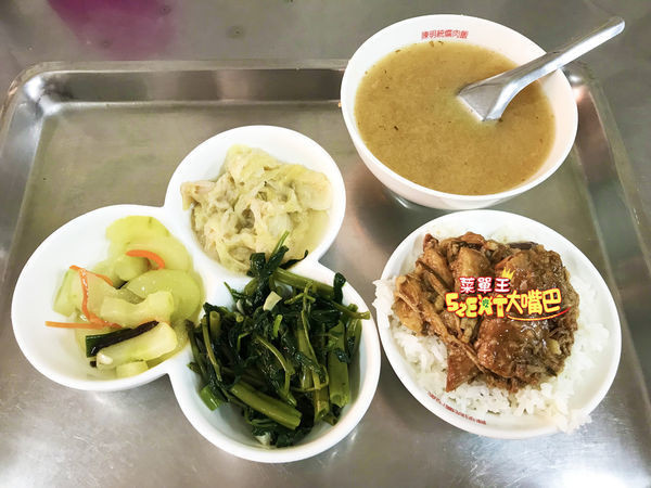 台中忠孝夜市美食爌肉飯》陳明統爌肉飯菜單價位大公開！老台中人都知道的正宗老字號爌肉飯~台中東區必吃美食小吃餐廳推薦。