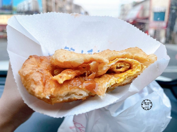 三代油蔥餅，台中東區佛心價35元加蛋超蓬鬆蔥油餅，一天只賣4.5小時 - Cyndi loves享食天堂