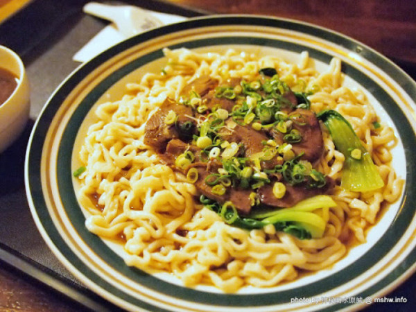 一試成主顧的清真料理, 可以不要排隊嗎? ~ 台中北區"喜士來手工拉麵坊"