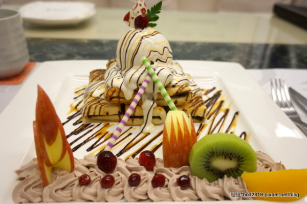 【台中北屯】雅風築雲 藝園餐廳－有如置身博物館一般，充滿驚奇的下午茶之旅！（菜單、蜜糖吐司）