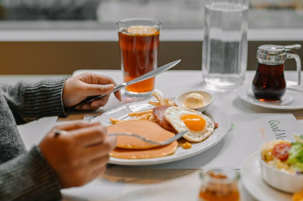 早餐就可以吃到牛排有點太幸福了，超愛無限制淋楓糖漿在鬆餅上有夠邪惡的美味！