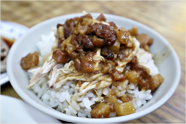 國賓飯店旁的深夜美食，營業到凌晨四點的廖嬌米粉湯（西門店）