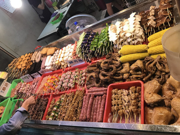 [台北] 西門捷運-阿忠碳烤~西門炭烤首選的排隊美食